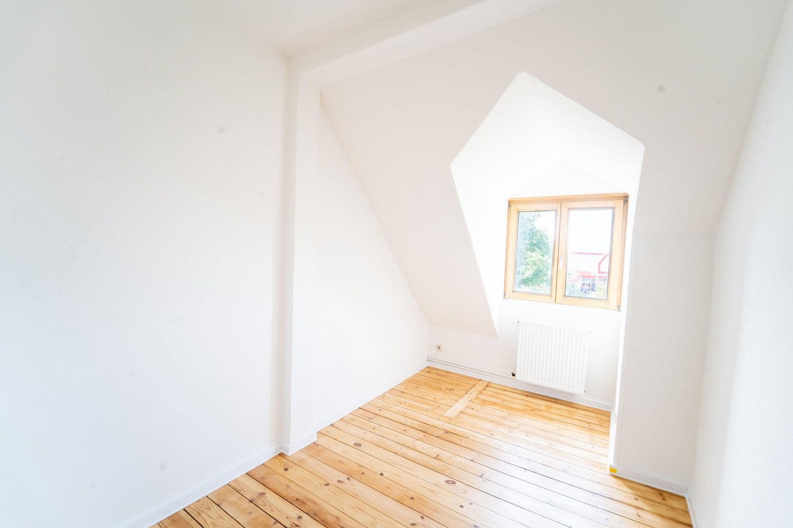 Prenájom bytu 4-izbový 110 m², Schwartauer Allee 121, Lübeck, Šlezvicko-Holštajnsko Prenájom bytu 4-izbový 110 m², Schwartauer Allee 121, Lübeck, Šlezvicko-Holštajnsko