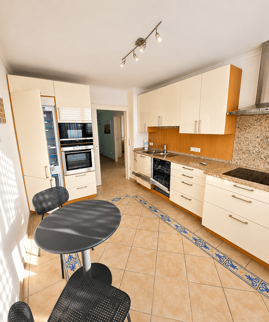 Prenájom bytu 2-izbový 80 m², München, Bavorsko Prenájom bytu 2-izbový 80 m², München, Bavorsko