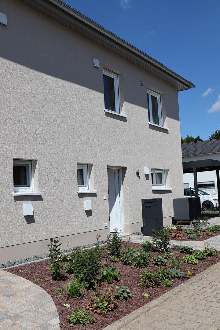 Prenájom domu 129 m², pozemok 300 m², Magdeburg, Sasko-Anhaltsko Prenájom domu 129 m², pozemok 300 m², Magdeburg, Sasko-Anhaltsko