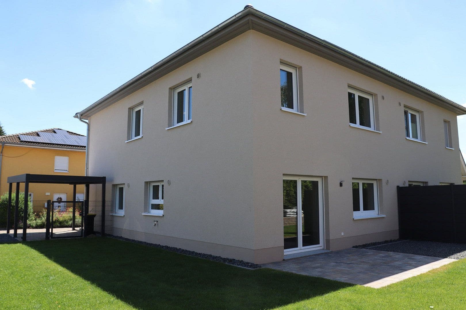 Prenájom domu 129 m², pozemok 300 m², Magdeburg, Sasko-Anhaltsko Prenájom domu 129 m², pozemok 300 m², Magdeburg, Sasko-Anhaltsko