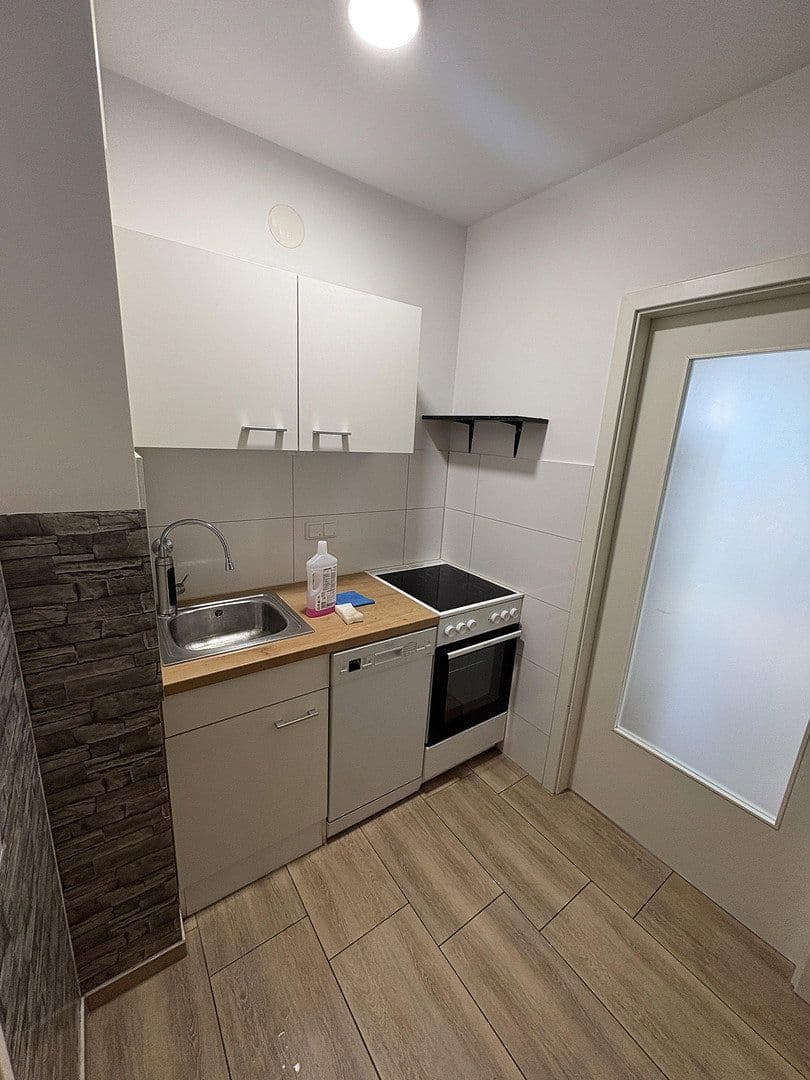 Prenájom bytu 1-izbový 28 m², Erlangen, Bavorsko Prenájom bytu 1-izbový 28 m², Erlangen, Bavorsko