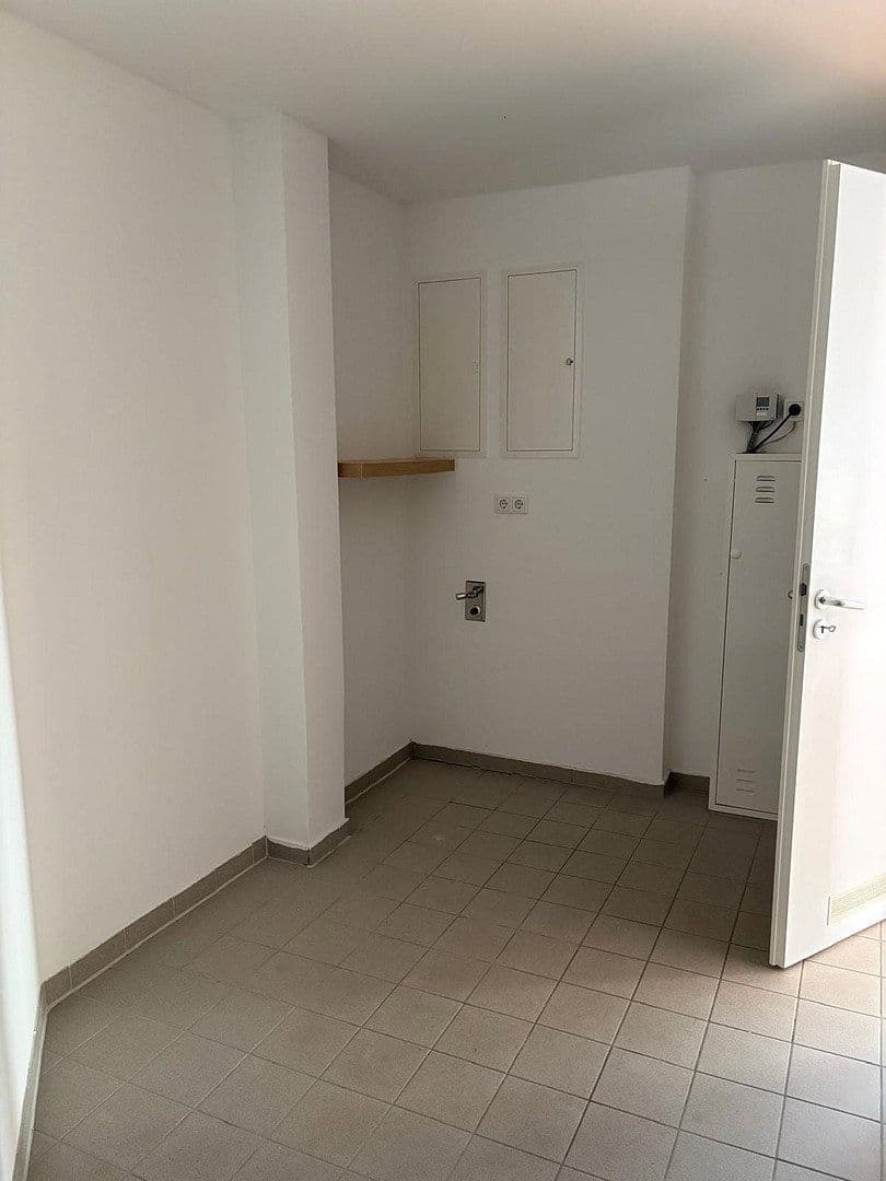 Prenájom bytu 3-izbový 105 m², Rostock, Meklenbursko-Predpomoransko Prenájom bytu 3-izbový 105 m², Rostock, Meklenbursko-Predpomoransko