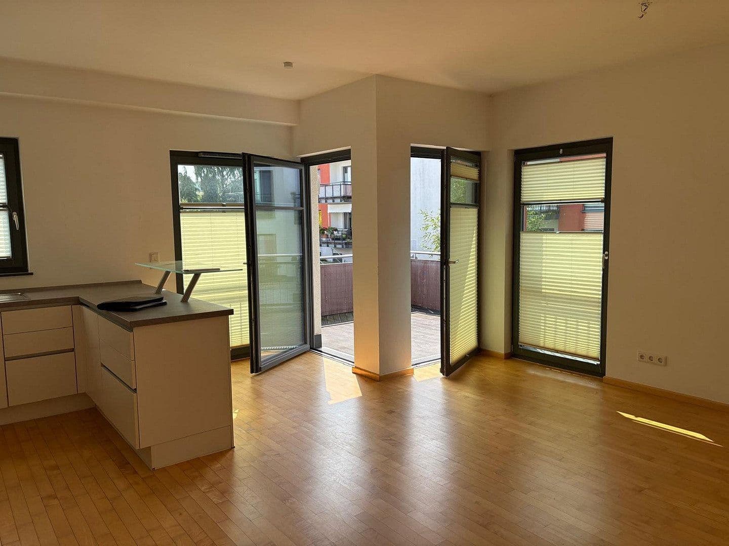 Prenájom bytu 3-izbový 105 m², Rostock, Meklenbursko-Predpomoransko Prenájom bytu 3-izbový 105 m², Rostock, Meklenbursko-Predpomoransko