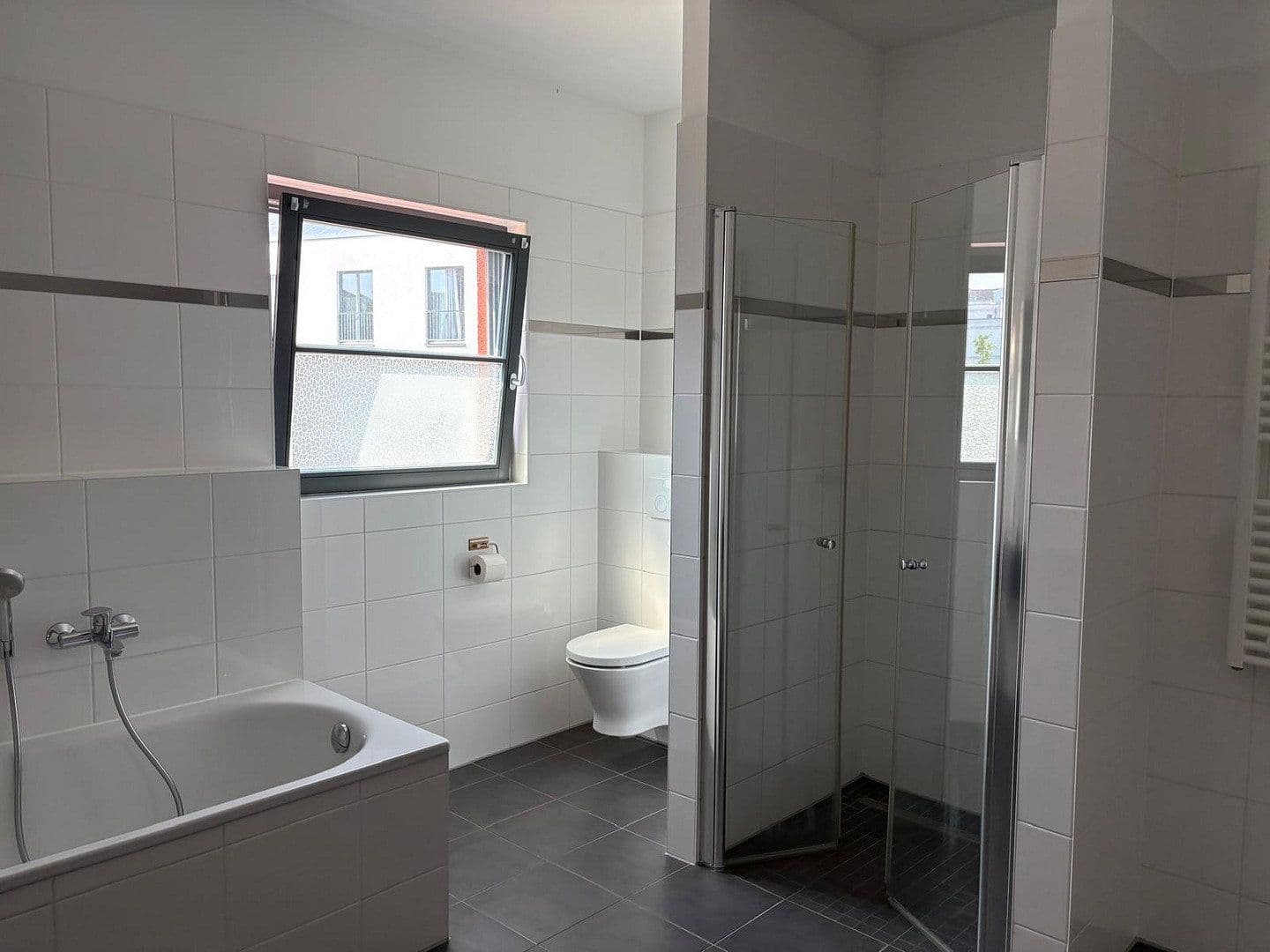 Prenájom bytu 3-izbový 105 m², Rostock, Meklenbursko-Predpomoransko Prenájom bytu 3-izbový 105 m², Rostock, Meklenbursko-Predpomoransko