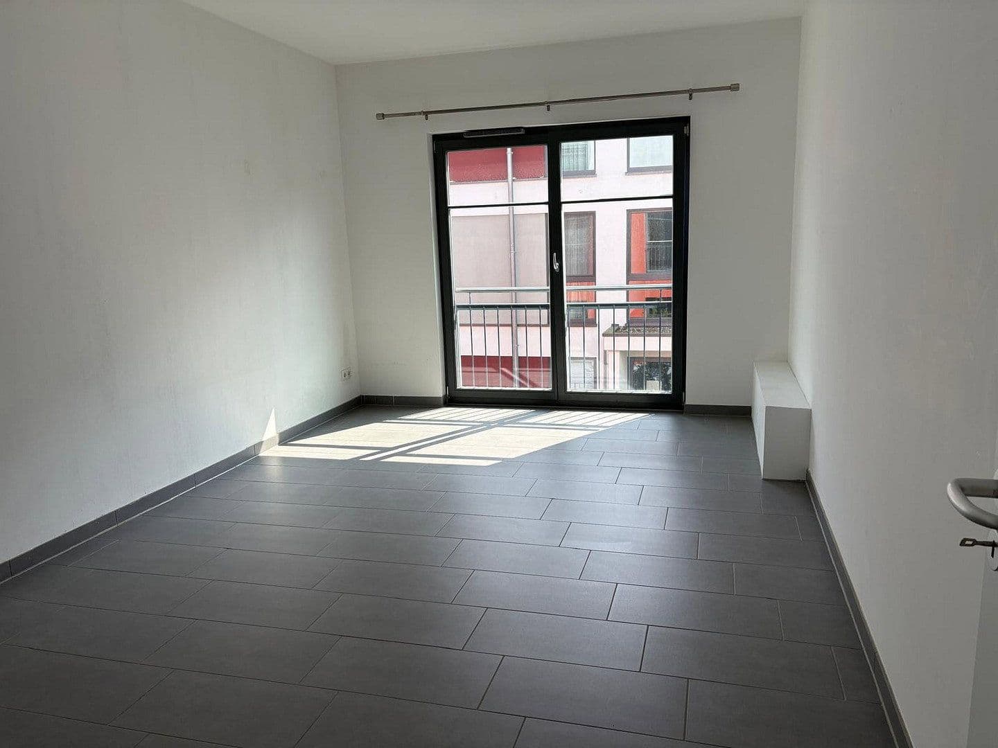 Prenájom bytu 3-izbový 105 m², Rostock, Meklenbursko-Predpomoransko Prenájom bytu 3-izbový 105 m², Rostock, Meklenbursko-Predpomoransko
