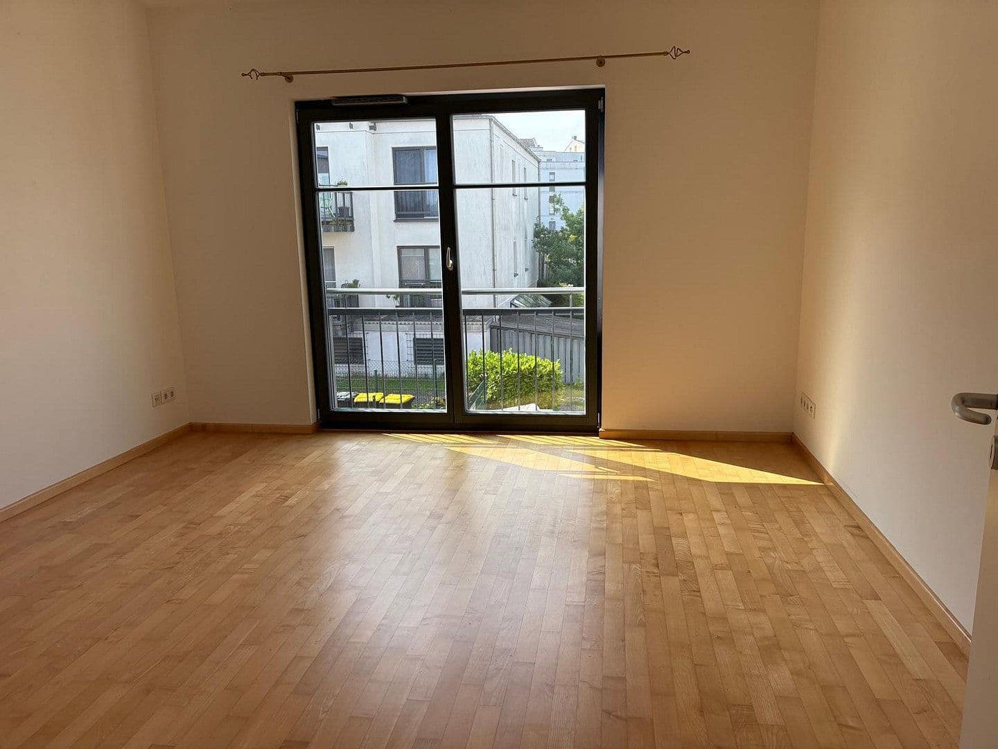 Prenájom bytu 3-izbový 105 m², Rostock, Meklenbursko-Predpomoransko Prenájom bytu 3-izbový 105 m², Rostock, Meklenbursko-Predpomoransko