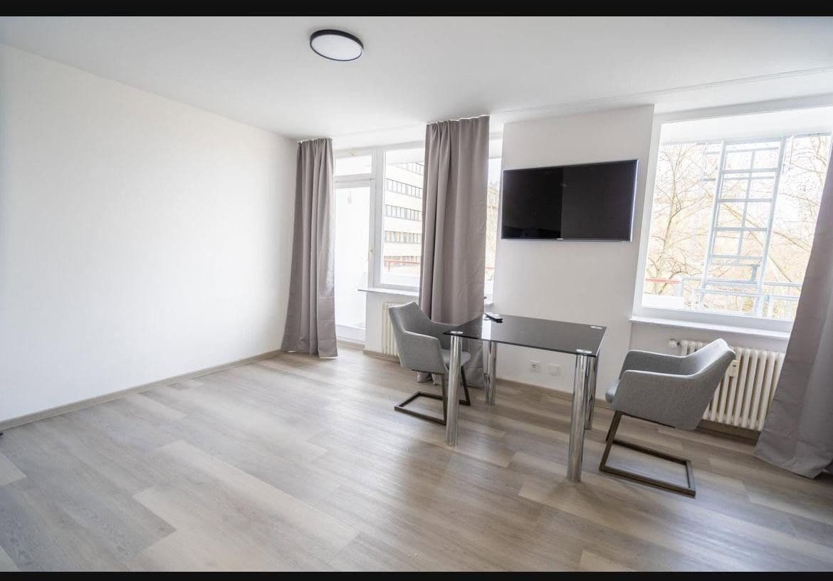 Prenájom bytu 1-izbový 36 m², Frankfurt am Main, Hesensko Prenájom bytu 1-izbový 36 m², Frankfurt am Main, Hesensko