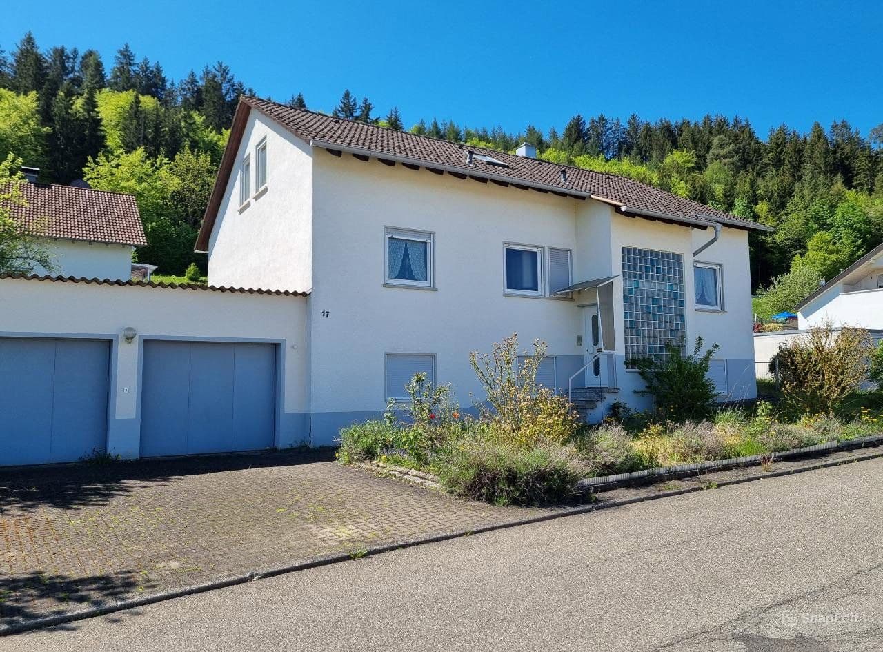 Predaj domu 177 m², pozemok 604 m², Tuttlingen, Bádensko-Wurttembersko Predaj domu 177 m², pozemok 604 m², Tuttlingen, Bádensko-Wurttembersko