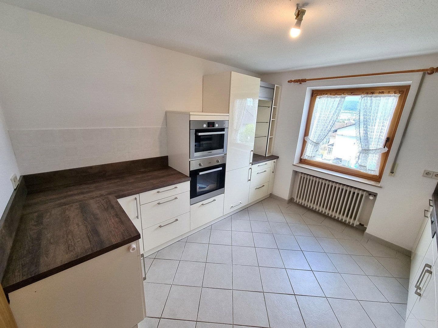 Predaj domu 177 m², pozemok 604 m², Tuttlingen, Bádensko-Wurttembersko Predaj domu 177 m², pozemok 604 m², Tuttlingen, Bádensko-Wurttembersko