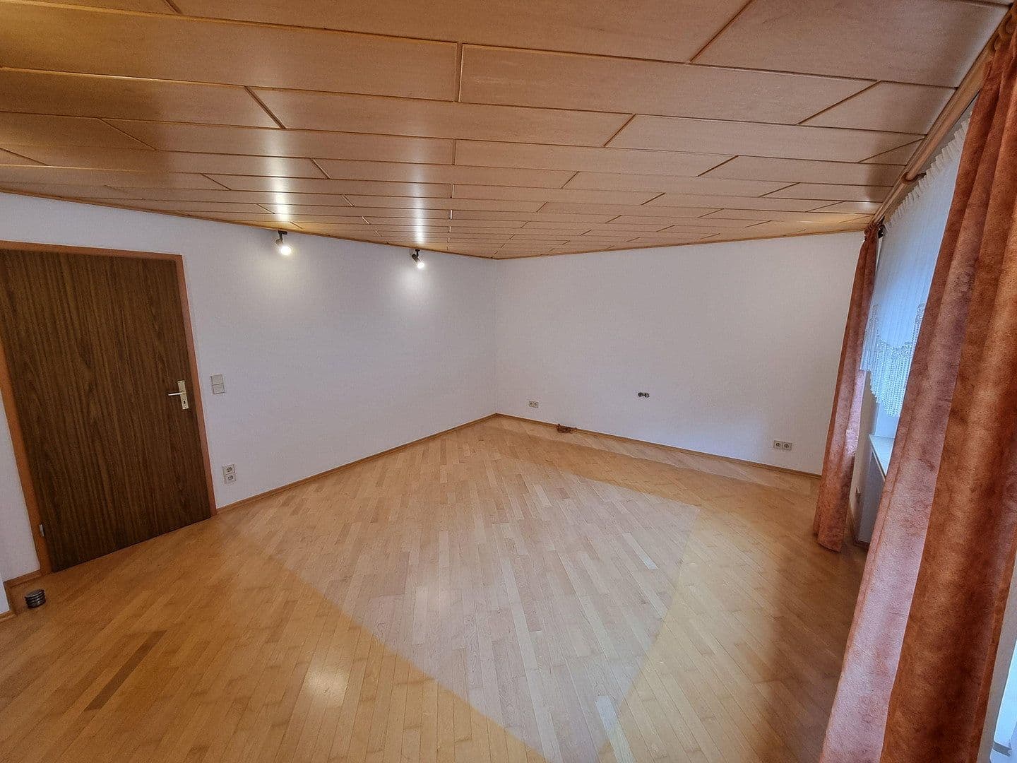 Predaj domu 177 m², pozemok 604 m², Tuttlingen, Bádensko-Wurttembersko Predaj domu 177 m², pozemok 604 m², Tuttlingen, Bádensko-Wurttembersko