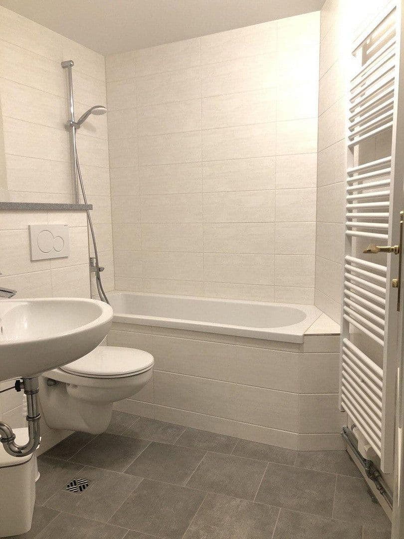 Prenájom bytu 2-izbový 50 m², Weimar, Durínsko Prenájom bytu 2-izbový 50 m², Weimar, Durínsko