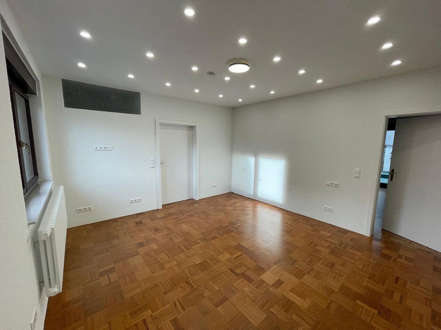 Prenájom bytu 2-izbový 91 m², Jahnstraße 10, Böblingen, Bádensko-Wurttembersko Prenájom bytu 2-izbový 91 m², Jahnstraße 10, Böblingen, Bádensko-Wurttembersko
