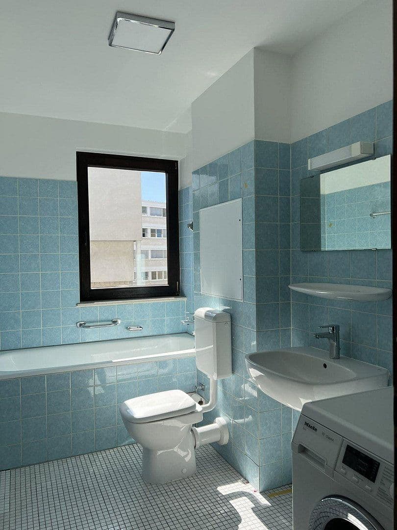 Prenájom bytu 2-izbový 70 m², Oederweg 43, FRANKFURT AM MAIN, Hesensko Prenájom bytu 2-izbový 70 m², Oederweg 43, FRANKFURT AM MAIN, Hesensko
