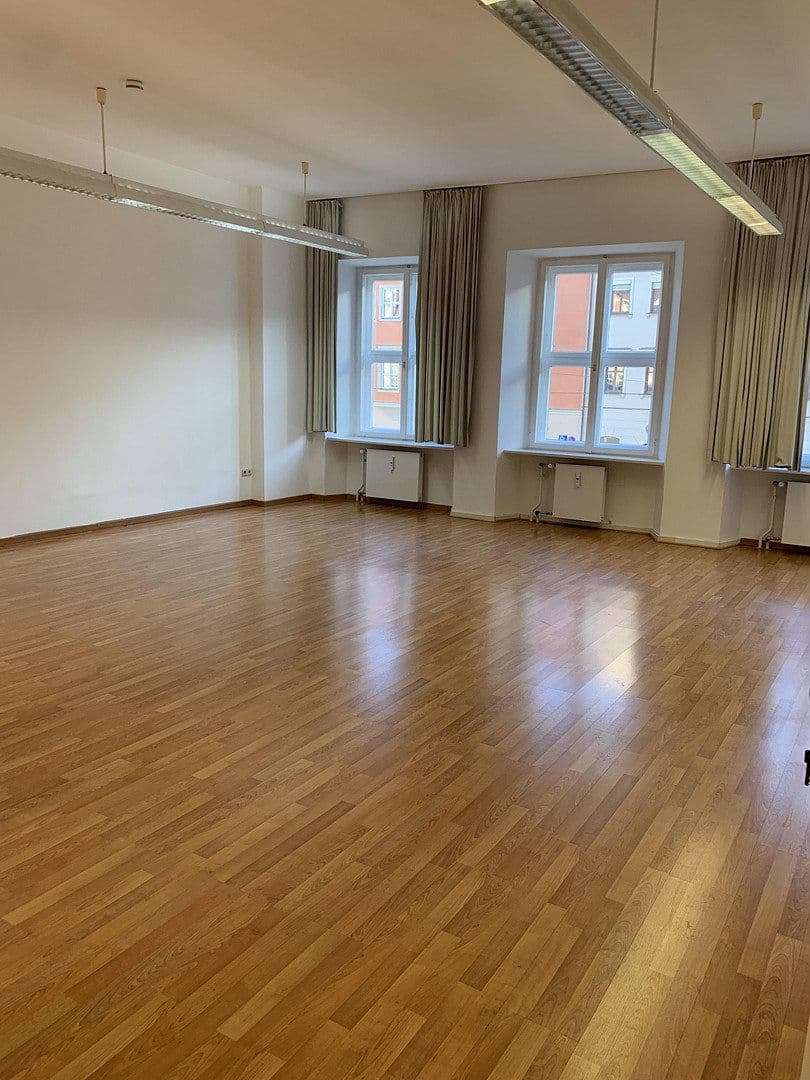 Prenájom kancelárie 210 m², Maximilianstr. 66, Augsburg, Bavorsko Prenájom kancelárie 210 m², Maximilianstr. 66, Augsburg, Bavorsko