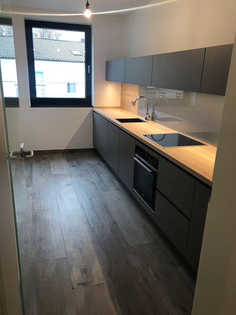 Prenájom bytu 3-izbový 70 m², Hannover, Dolné Sasko Prenájom bytu 3-izbový 70 m², Hannover, Dolné Sasko