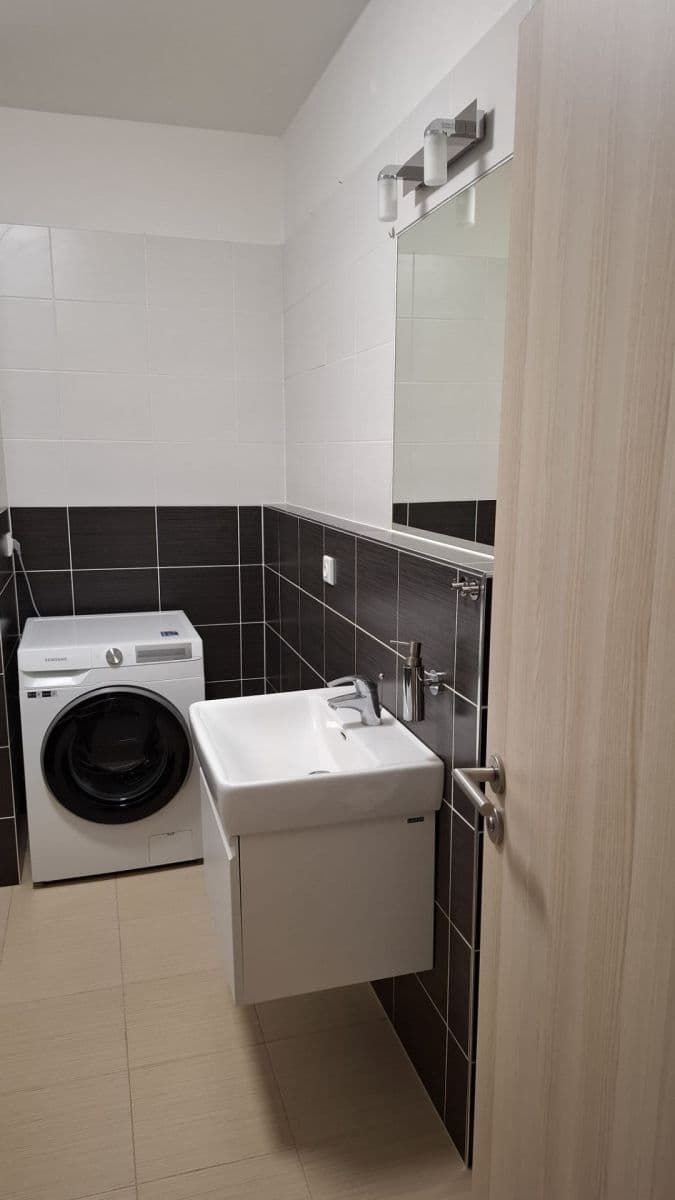 Prenájom bytu 2-izbový 52 m², Hugo Haase, Praha, Praha Prenájom bytu 2-izbový 52 m², Hugo Haase, Praha, Praha