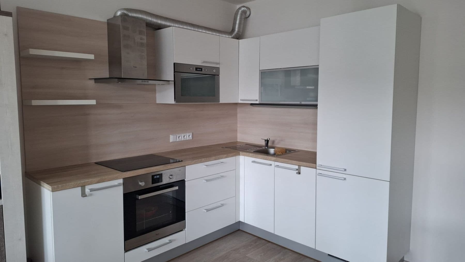 Prenájom bytu 2-izbový 52 m², Hugo Haase, Praha, Praha Prenájom bytu 2-izbový 52 m², Hugo Haase, Praha, Praha