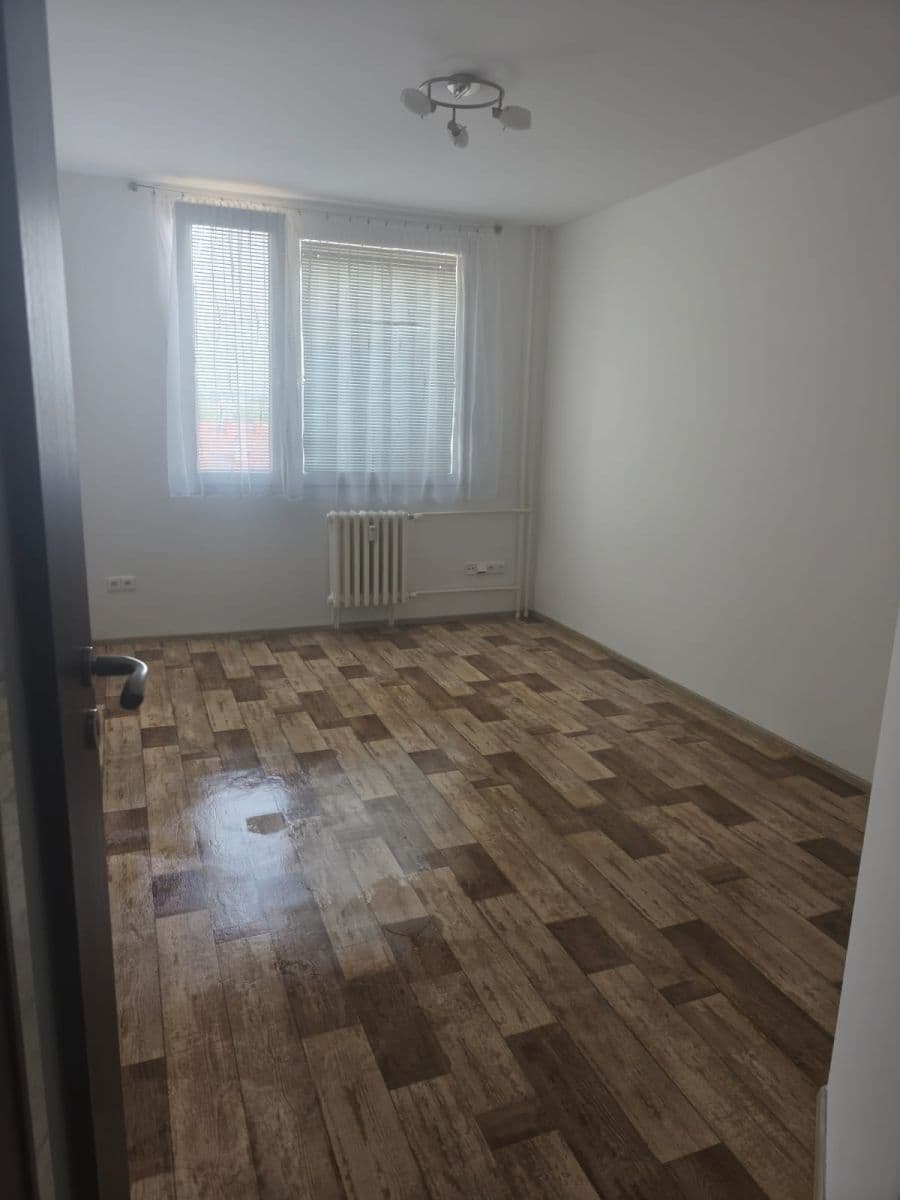 Prenájom bytu 4-izbový 84 m², Žitenická, Čáslav, Středočeský kraj Prenájom bytu 4-izbový 84 m², Žitenická, Čáslav, Středočeský kraj