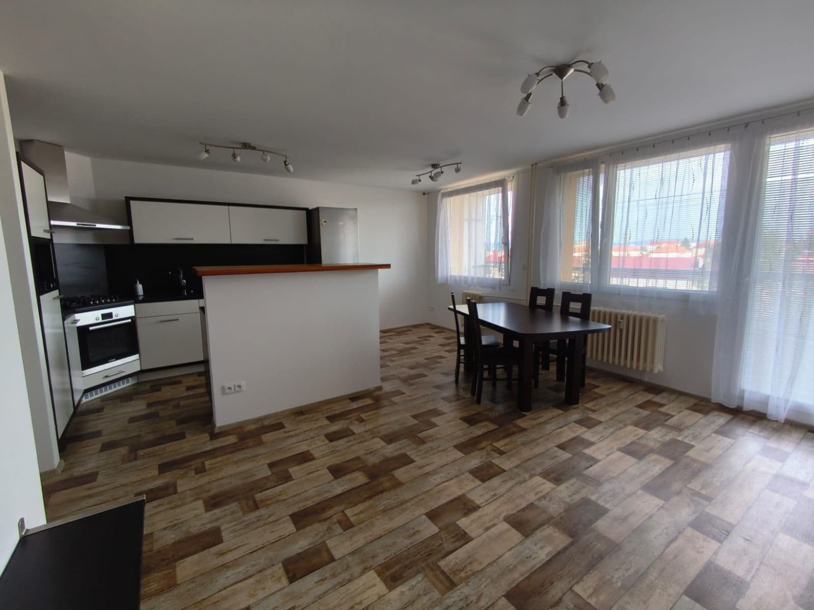 Prenájom bytu 4-izbový 84 m², Žitenická, Čáslav, Středočeský kraj Prenájom bytu 4-izbový 84 m², Žitenická, Čáslav, Středočeský kraj