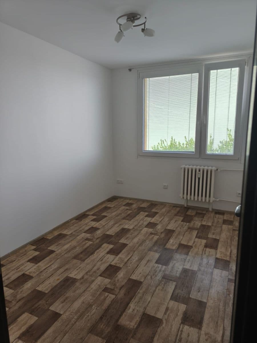 Prenájom bytu 4-izbový 84 m², Žitenická, Čáslav, Středočeský kraj Prenájom bytu 4-izbový 84 m², Žitenická, Čáslav, Středočeský kraj