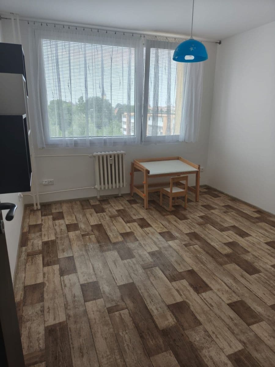 Prenájom bytu 4-izbový 84 m², Žitenická, Čáslav, Středočeský kraj Prenájom bytu 4-izbový 84 m², Žitenická, Čáslav, Středočeský kraj