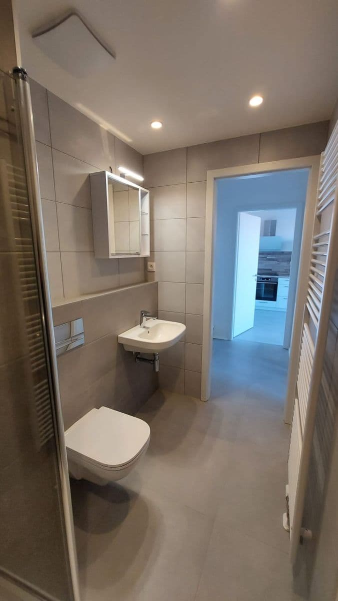 Prenájom bytu 2-izbový 36 m², Karla Čapka, Unhošť, Středočeský kraj Prenájom bytu 2-izbový 36 m², Karla Čapka, Unhošť, Středočeský kraj