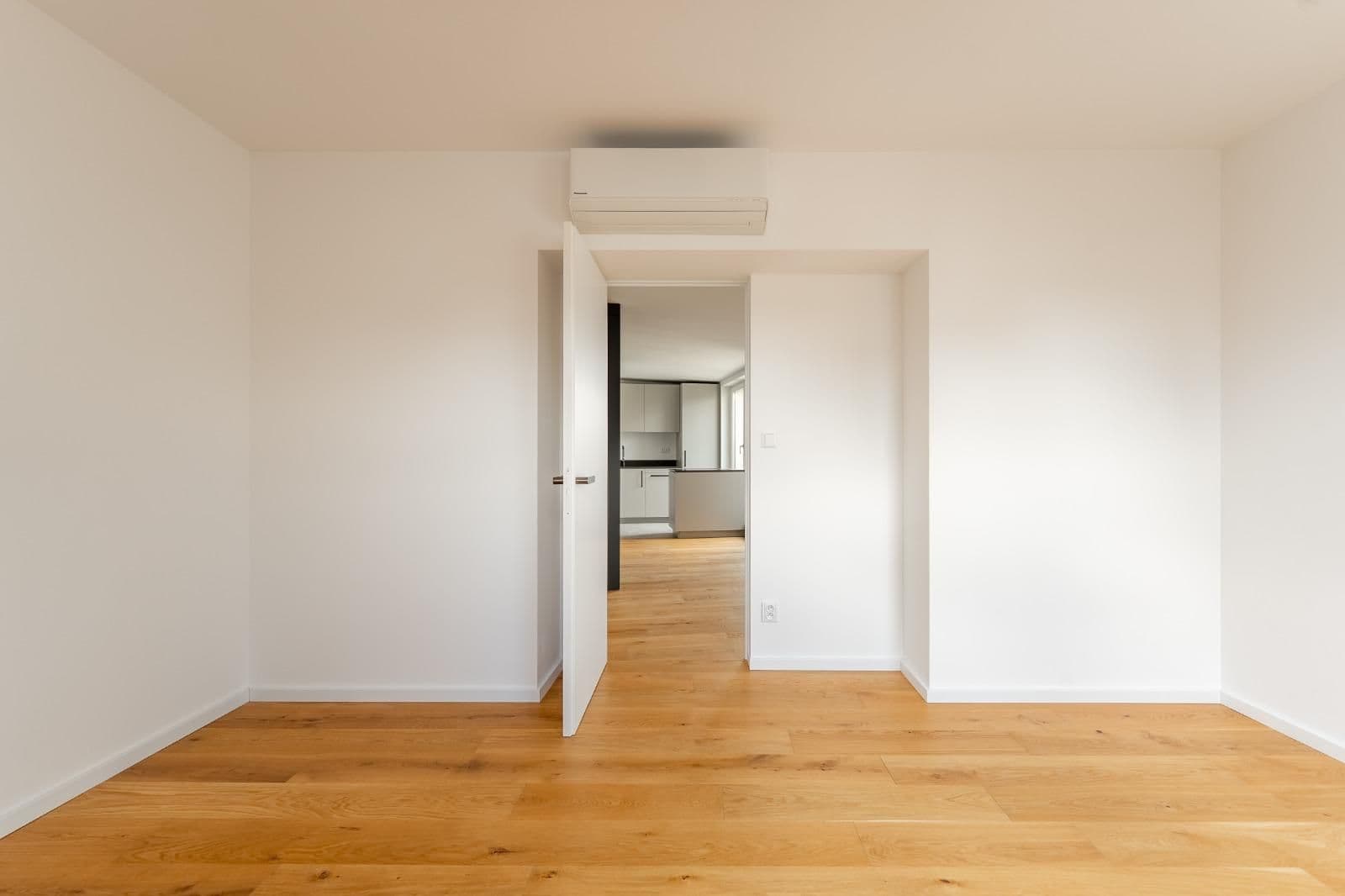 Prenájom bytu 3-izbový 65 m², U Uranie, Praha, Praha Prenájom bytu 3-izbový 65 m², U Uranie, Praha, Praha