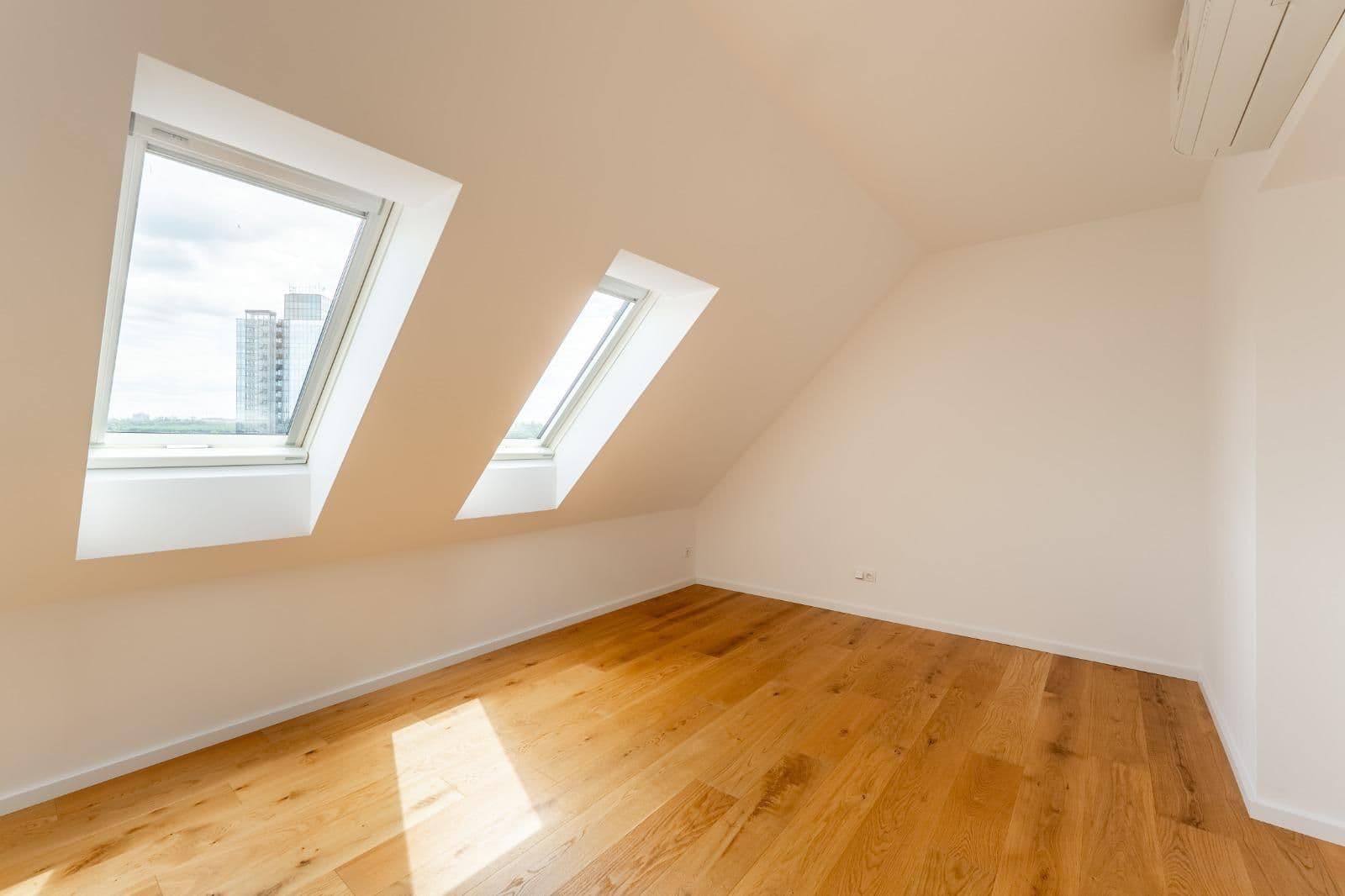 Prenájom bytu 3-izbový 65 m², U Uranie, Praha, Praha Prenájom bytu 3-izbový 65 m², U Uranie, Praha, Praha