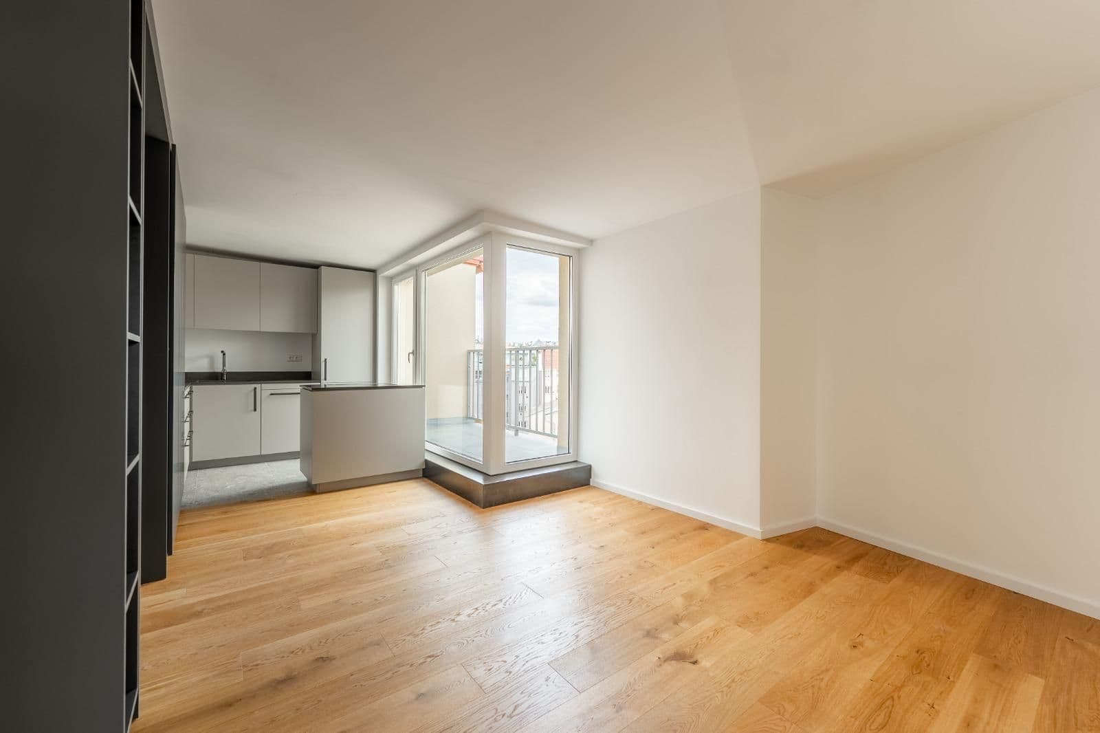 Prenájom bytu 3-izbový 65 m², U Uranie, Praha, Praha Prenájom bytu 3-izbový 65 m², U Uranie, Praha, Praha