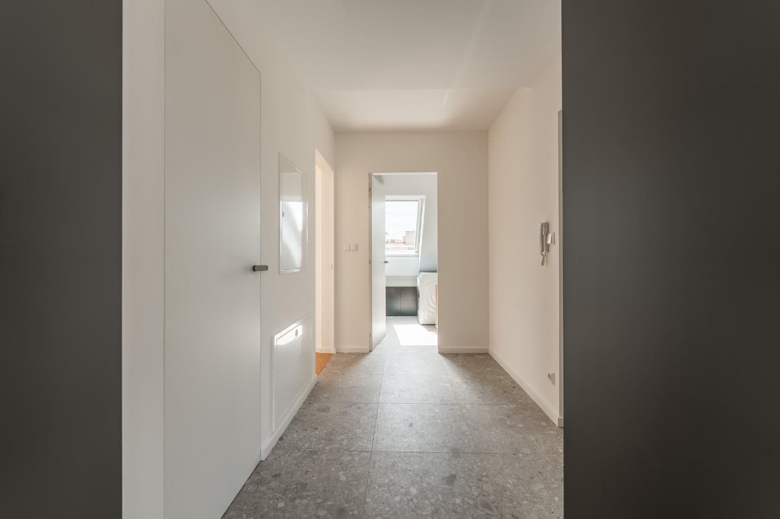 Prenájom bytu 3-izbový 65 m², U Uranie, Praha, Praha Prenájom bytu 3-izbový 65 m², U Uranie, Praha, Praha