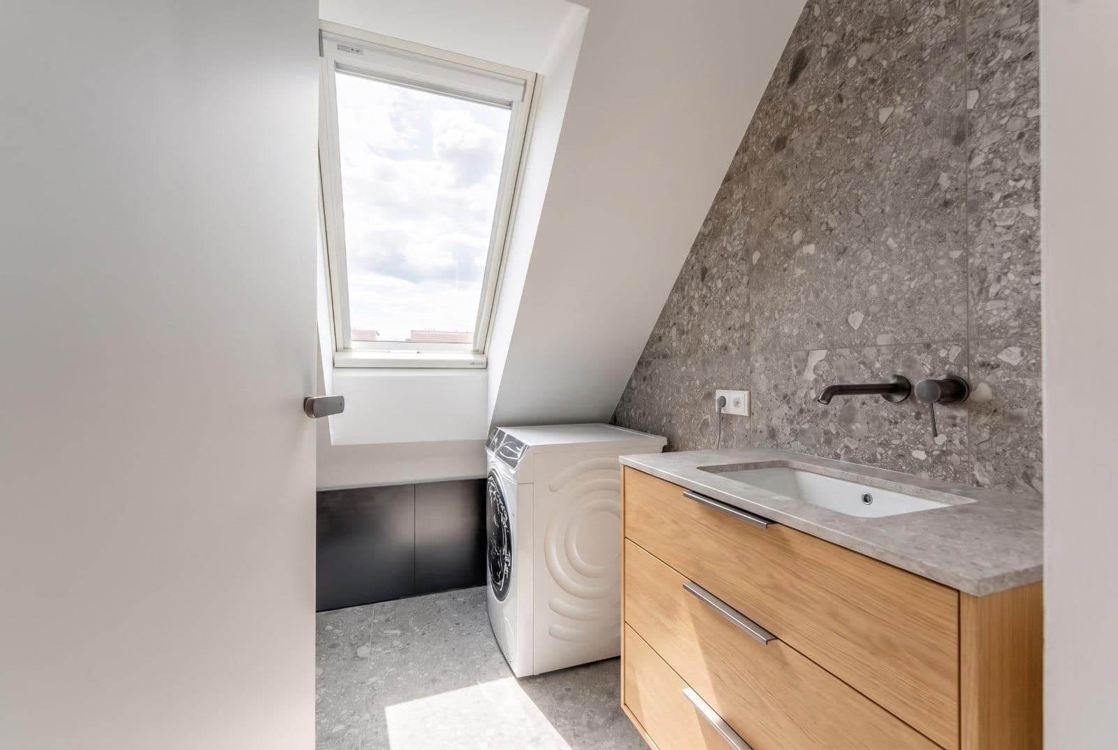 Prenájom bytu 3-izbový 65 m², U Uranie, Praha, Praha Prenájom bytu 3-izbový 65 m², U Uranie, Praha, Praha