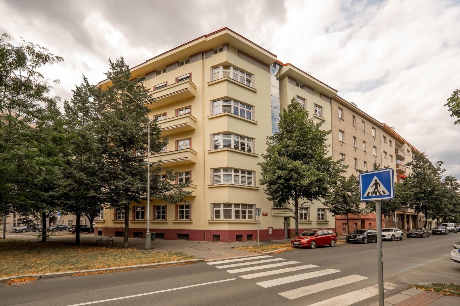 Prenájom bytu 3-izbový 65 m², U Uranie, Praha, Praha Prenájom bytu 3-izbový 65 m², U Uranie, Praha, Praha