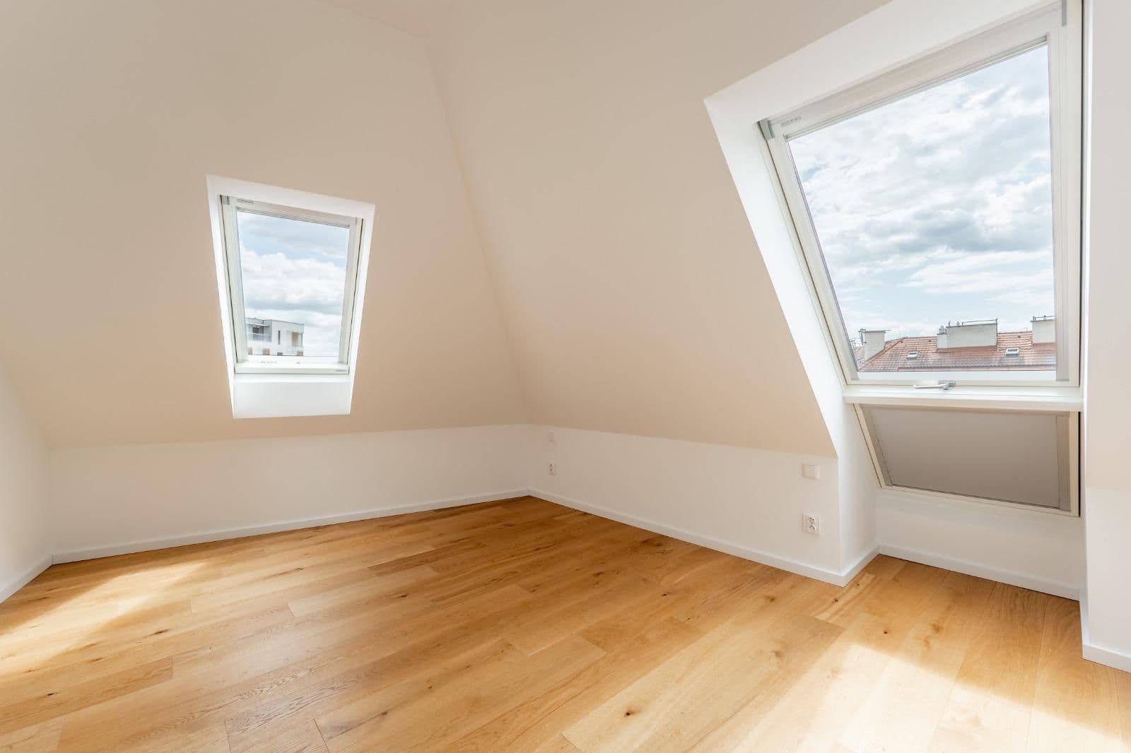 Prenájom bytu 3-izbový 65 m², U Uranie, Praha, Praha Prenájom bytu 3-izbový 65 m², U Uranie, Praha, Praha