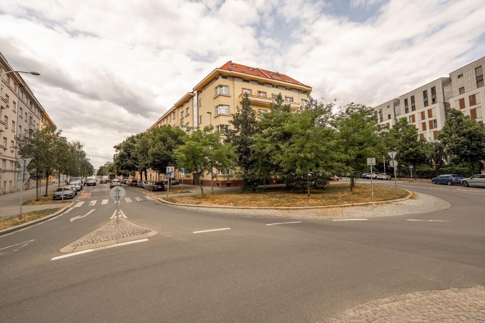 Prenájom bytu 3-izbový 65 m², U Uranie, Praha, Praha Prenájom bytu 3-izbový 65 m², U Uranie, Praha, Praha