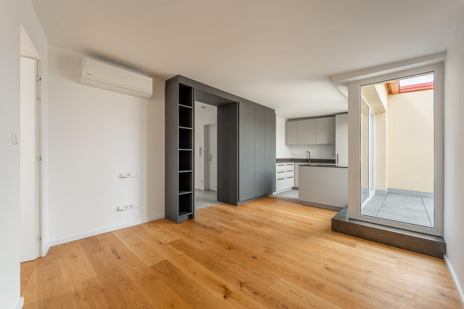 Prenájom bytu 3-izbový 65 m², U Uranie, Praha, Praha Prenájom bytu 3-izbový 65 m², U Uranie, Praha, Praha
