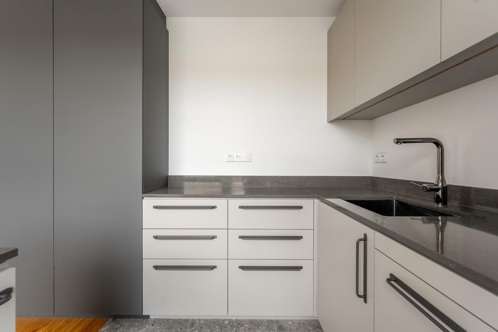 Prenájom bytu 3-izbový 65 m², U Uranie, Praha, Praha Prenájom bytu 3-izbový 65 m², U Uranie, Praha, Praha