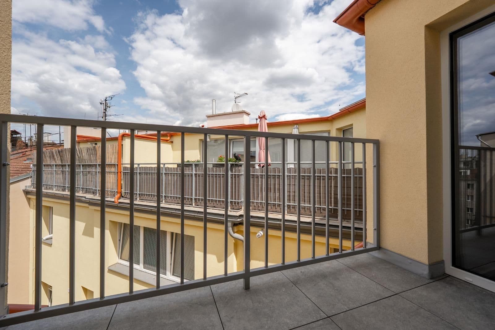 Prenájom bytu 3-izbový 65 m², U Uranie, Praha, Praha Prenájom bytu 3-izbový 65 m², U Uranie, Praha, Praha