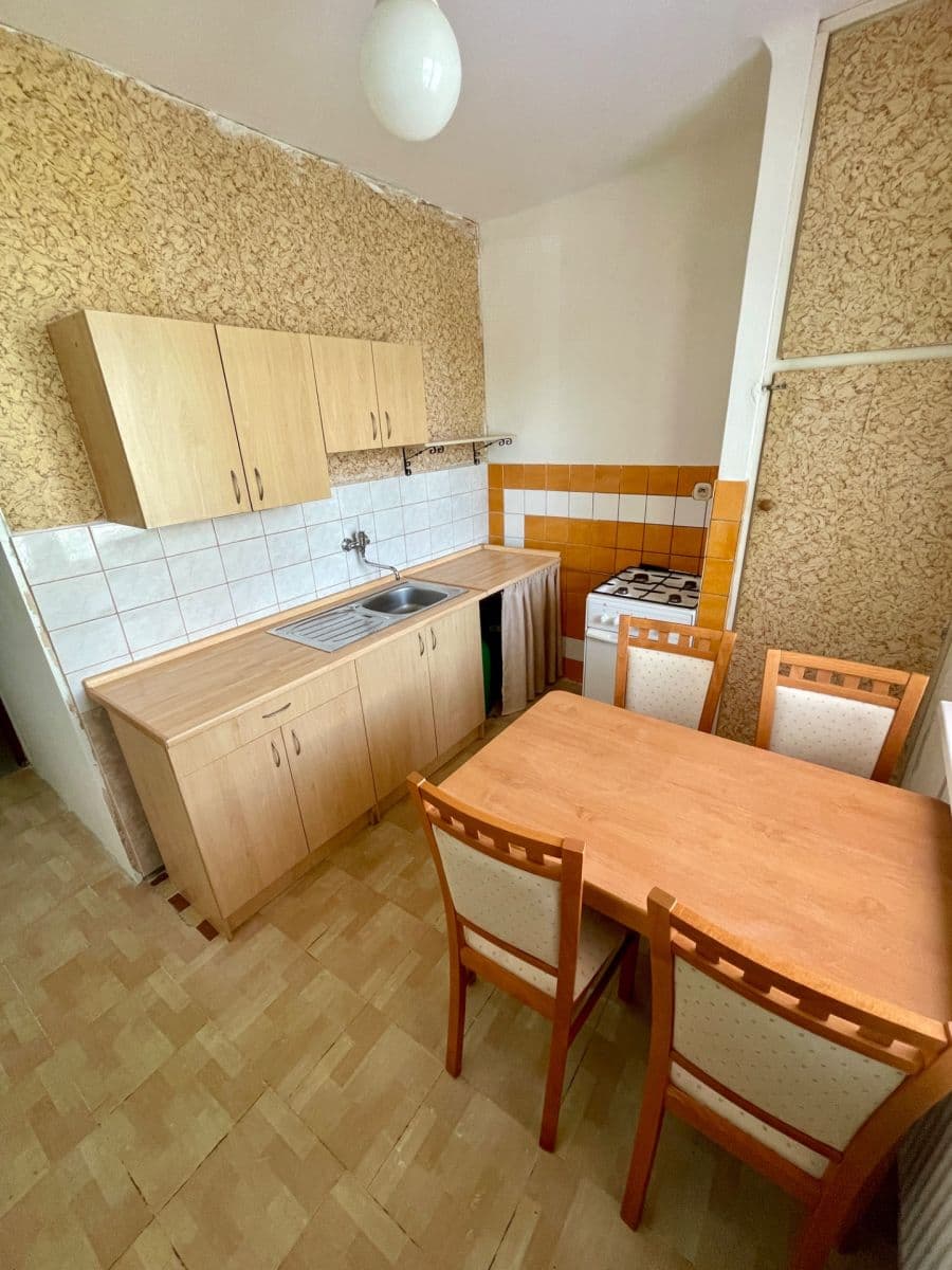 Prenájom bytu 3-izbový 59 m², Nová Ves, Karlovarský kraj Prenájom bytu 3-izbový 59 m², Nová Ves, Karlovarský kraj