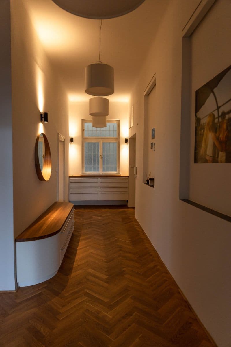 Prenájom bytu 3-izbový 112 m², Štěpánská, Praha, Praha Prenájom bytu 3-izbový 112 m², Štěpánská, Praha, Praha
