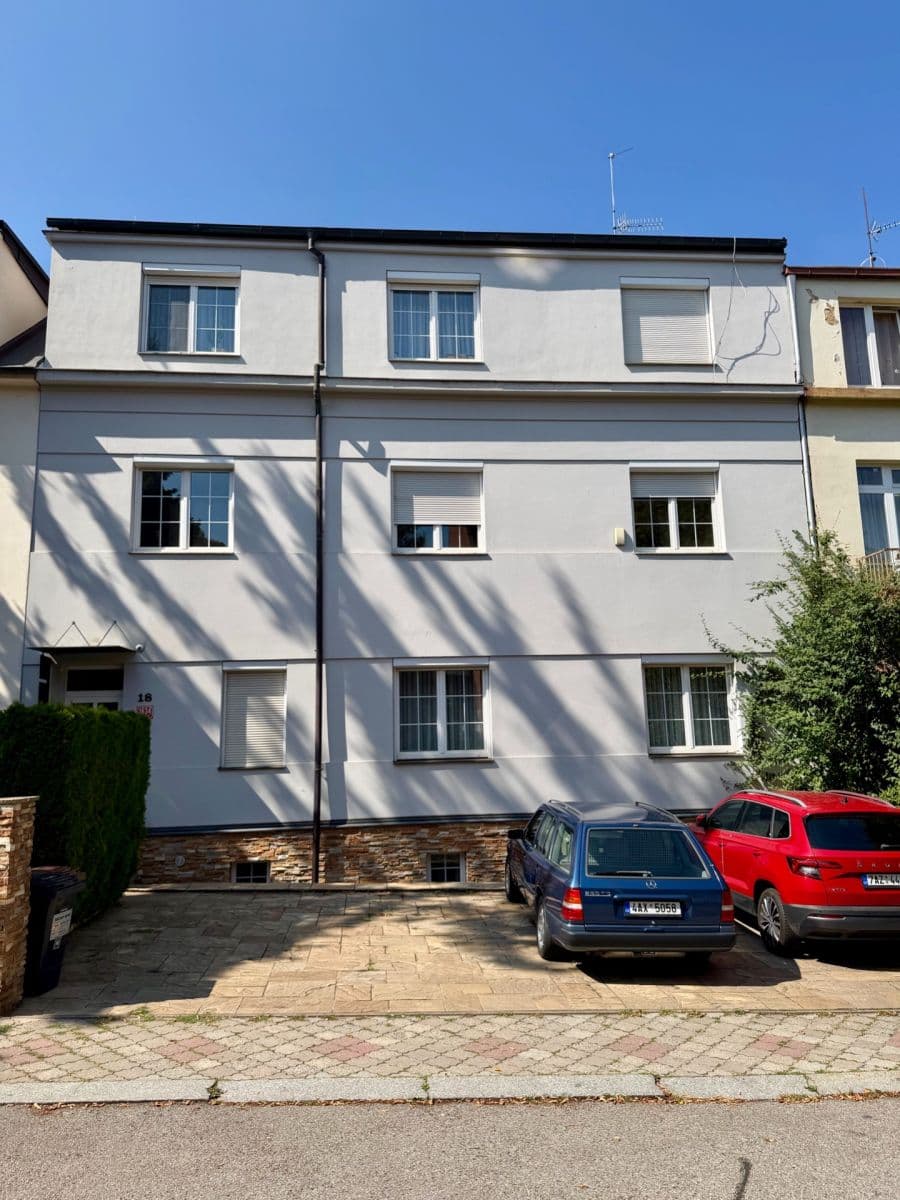 Prenájom bytu 3-izbový 105 m², České družiny, Praha, Praha Prenájom bytu 3-izbový 105 m², České družiny, Praha, Praha