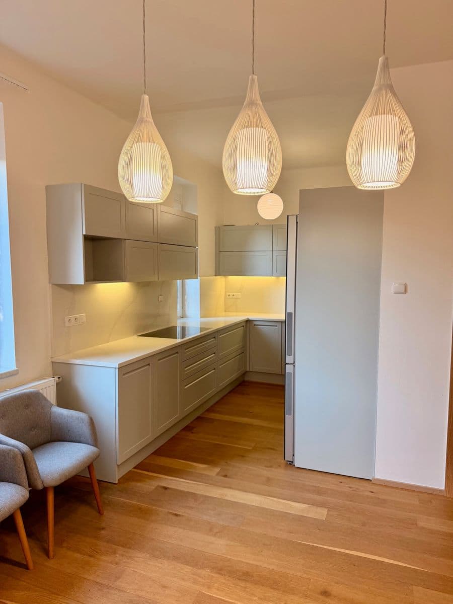 Prenájom bytu 3-izbový 105 m², České družiny, Praha, Praha Prenájom bytu 3-izbový 105 m², České družiny, Praha, Praha