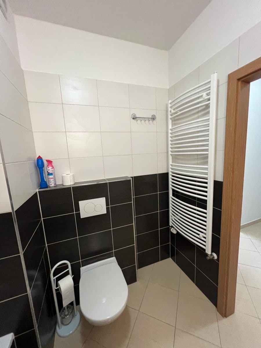 Prenájom bytu 2-izbový 55 m², Pod Harfou, Praha, Praha Prenájom bytu 2-izbový 55 m², Pod Harfou, Praha, Praha