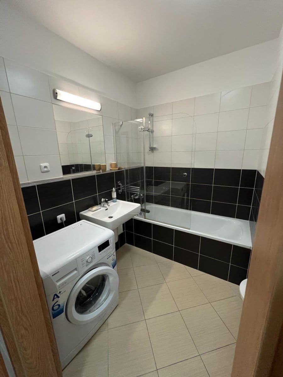 Prenájom bytu 2-izbový 55 m², Pod Harfou, Praha, Praha Prenájom bytu 2-izbový 55 m², Pod Harfou, Praha, Praha