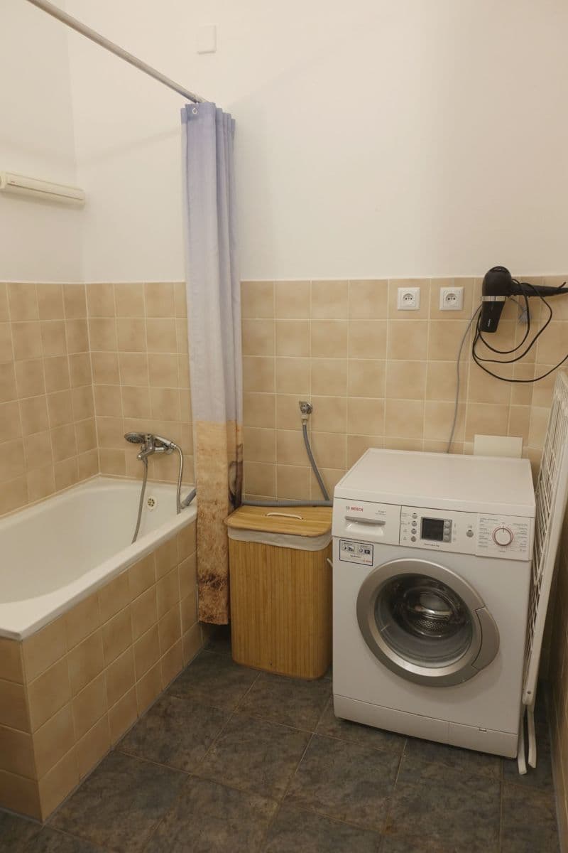 Prenájom bytu 2-izbový 45 m², Družnosti, Praha, Praha Prenájom bytu 2-izbový 45 m², Družnosti, Praha, Praha