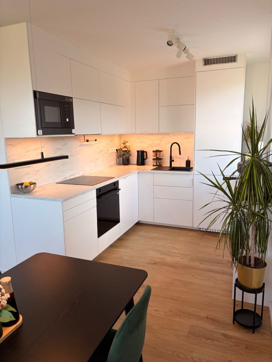 Prenájom bytu 2-izbový 57 m², Třeboradická, Praha, Praha Prenájom bytu 2-izbový 57 m², Třeboradická, Praha, Praha