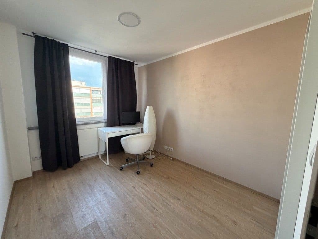 Prenájom bytu 3-izbový 54 m², Kaplická, Praha, Praha Prenájom bytu 3-izbový 54 m², Kaplická, Praha, Praha