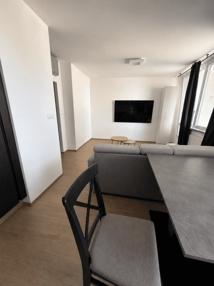 Prenájom bytu 3-izbový 54 m², Kaplická, Praha, Praha Prenájom bytu 3-izbový 54 m², Kaplická, Praha, Praha