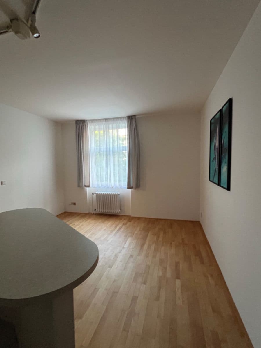 Prenájom bytu 2-izbový 46 m², Rubeška, Praha, Praha Prenájom bytu 2-izbový 46 m², Rubeška, Praha, Praha
