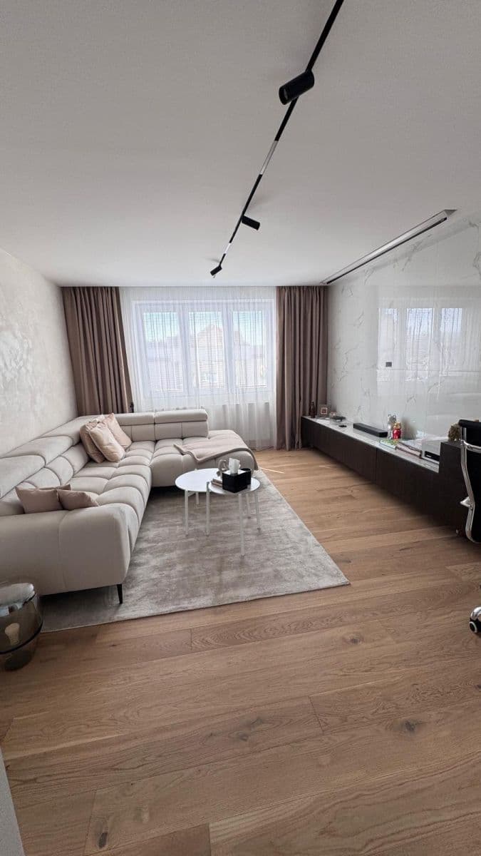 Predaj bytu 2-izbový 62 m², Komenského náměstí, Říčany, Středočeský kraj Predaj bytu 2-izbový 62 m², Komenského náměstí, Říčany, Středočeský kraj