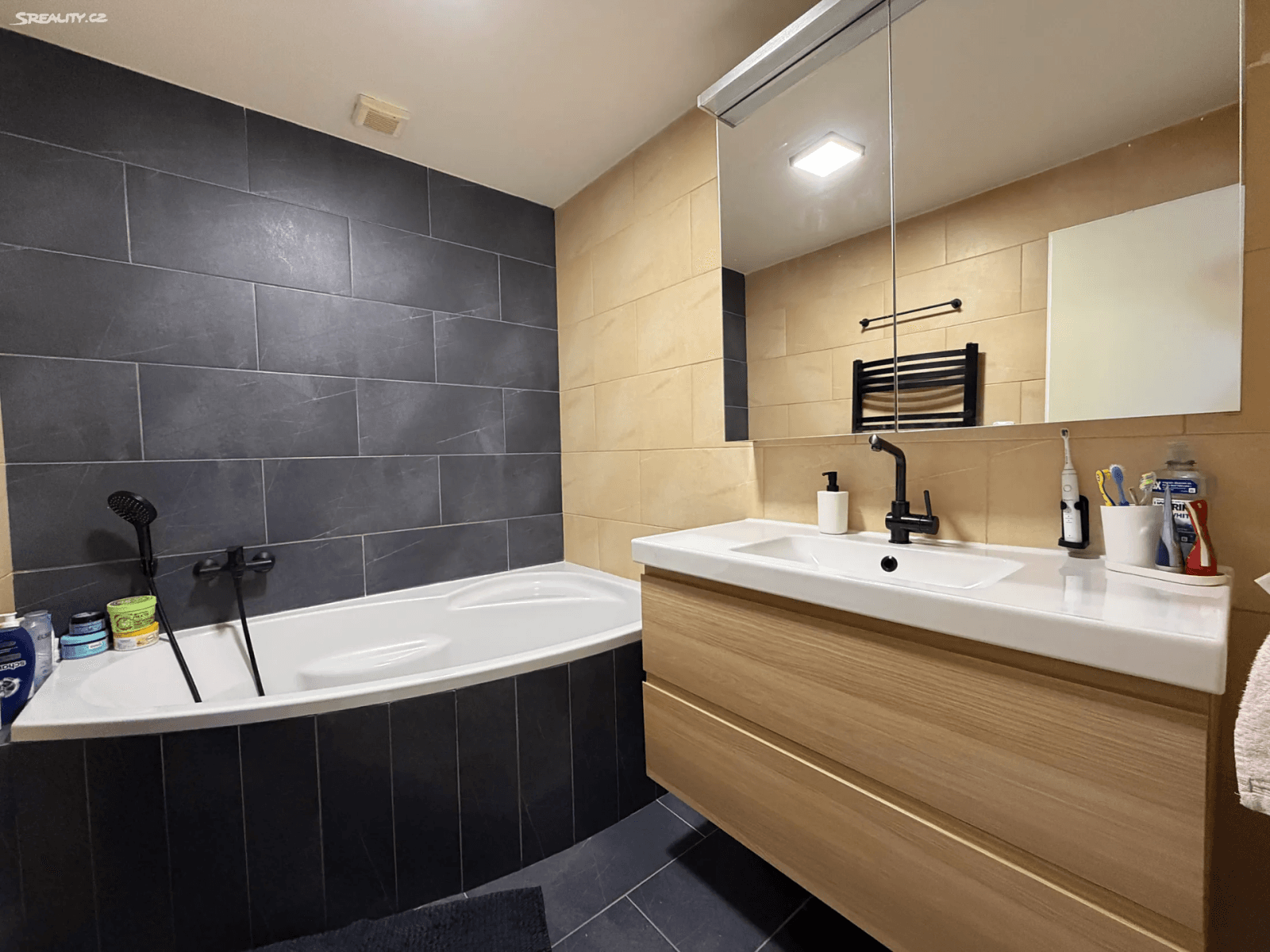 Prenájom bytu 4-izbový 104 m², U Školky, Hořovice, Středočeský kraj Prenájom bytu 4-izbový 104 m², U Školky, Hořovice, Středočeský kraj